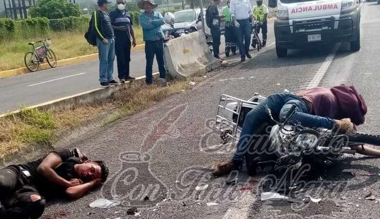 CHOCAN MOTOCICLISTA CONTRA VOLTEO