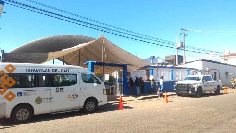 IXHUATLÁN DEL CAFÉ, SEDE DE VACUNACIÓN 40 A 49 AÑOS