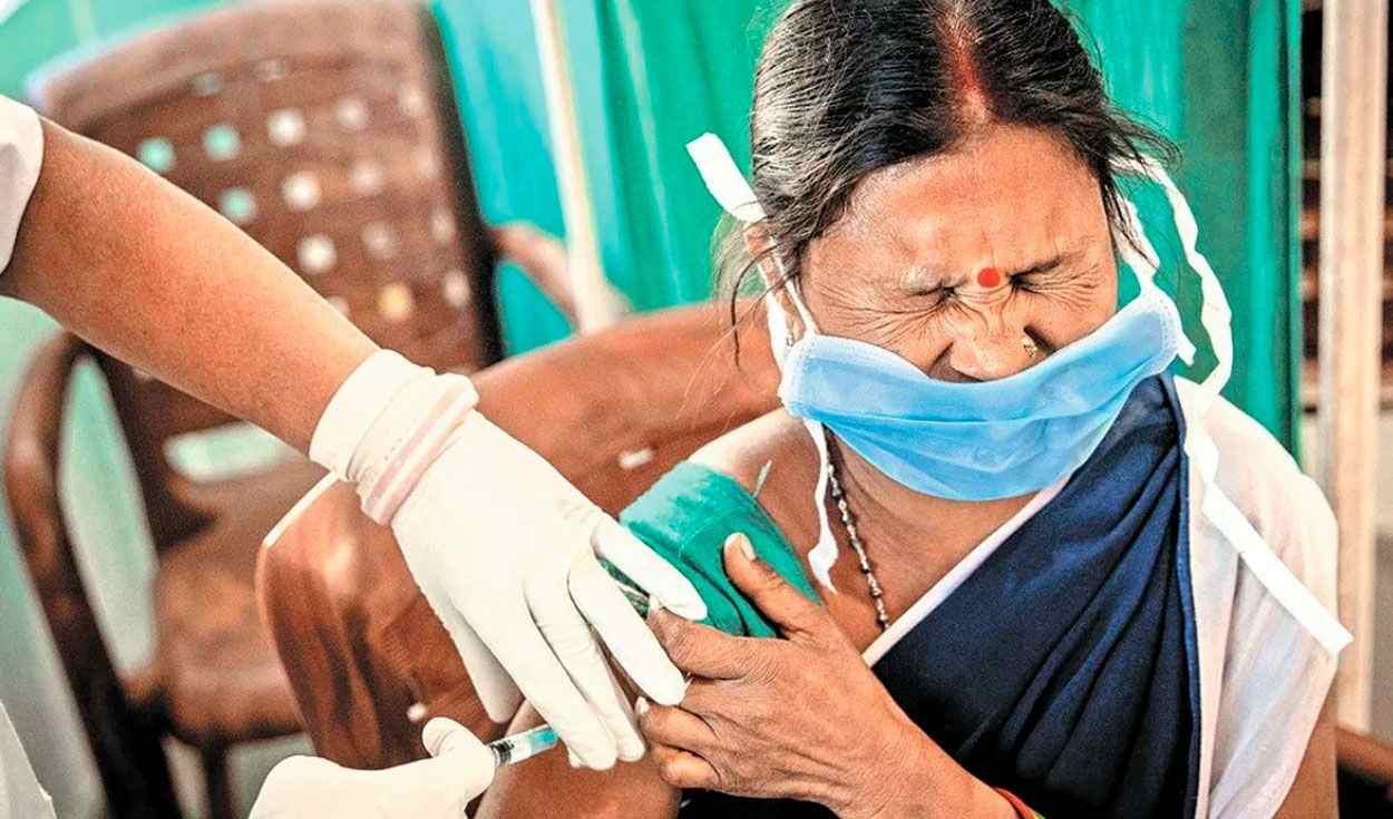 INYECTAN AGUA EN LUGAR DE VACUNA ANTICOVID EN LA INDIA