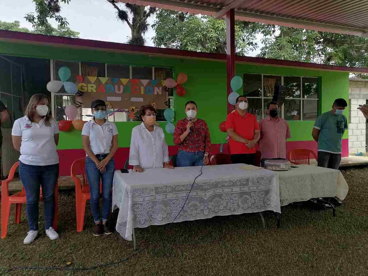 INAUGURAN TECHADO EN KINDER DE CHAVAXTLA