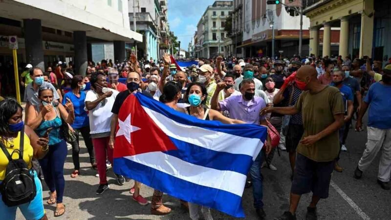 PROTESTAS SE EXTIENDEN A LA HABANA AL GRITO DE: “LIBERTAD”