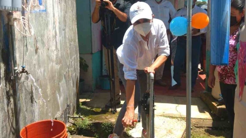 ENTREGAN SISTEMAS DE CAPTACIÓN DE AGUA EN IXHUATLÁN