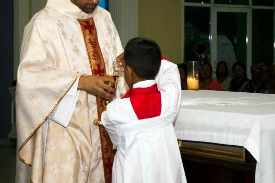 SACERDOTE ES VINCULADO A PROCESO POR ABUSAR SEXUALMENTE DE MONAGUILLO