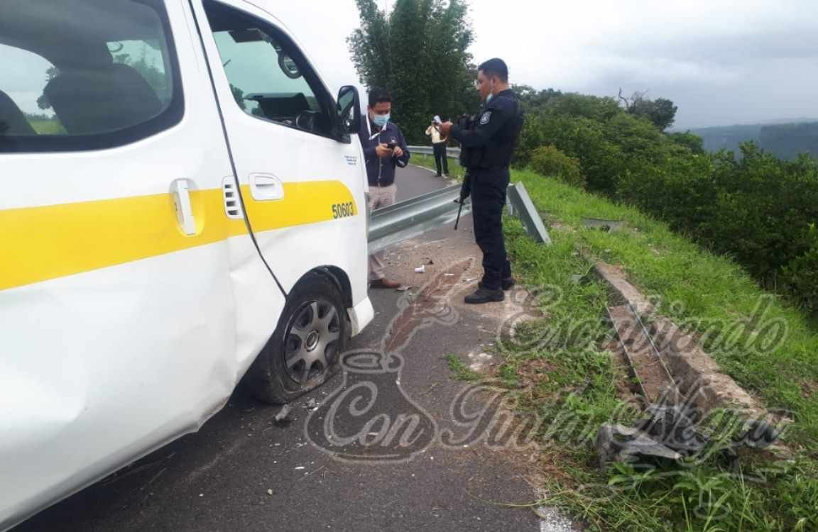 CHOCA CAMIONETA DE COPPEL EN TLALTETELA