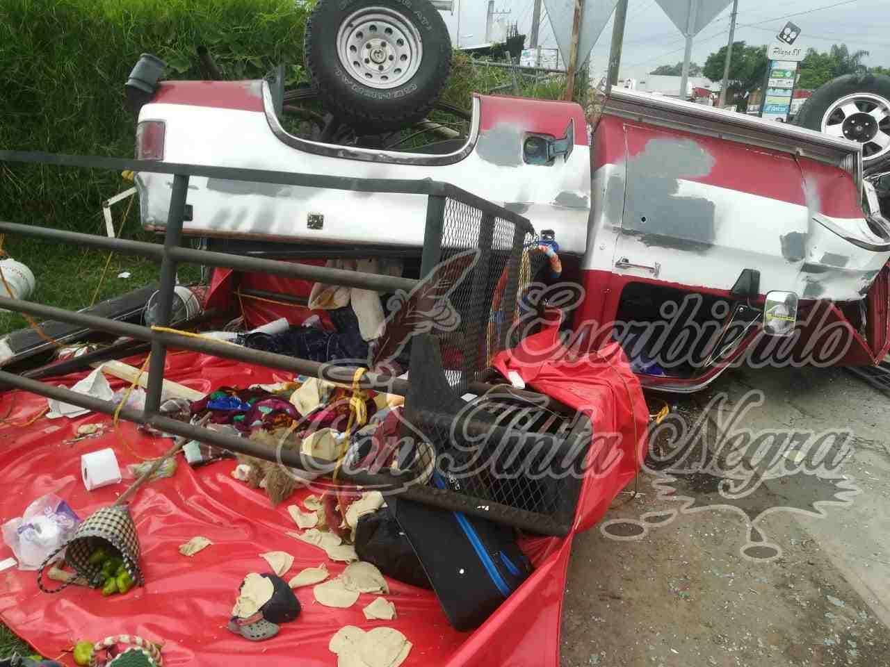 SUBE A DOS EL NÚMERO DE MUERTOS EN VOLCADURA