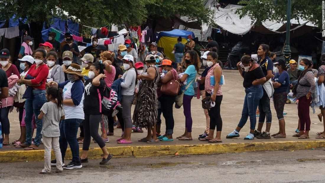 EU REANUDA VUELOS DE DEPORTACIÓN DE FAMILIAS MIGRANTES