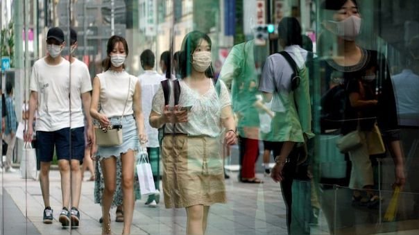 JAPÓN EXTIENDE ALERTA POR COVID-19 EN TOKIO Y LA AMPLÍA A MÁS REGIONES