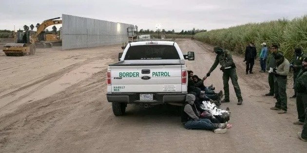 GOBIERNO DE EU DEMANDA A TEXAS POR DETENCIÓN DE MIGRANTES