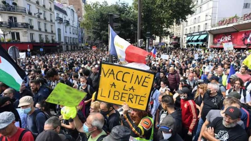MÁS DE 200 MIL PERSONAS PROTESTAN POR MEDIDAS ANTICOVID EN FRANCIA