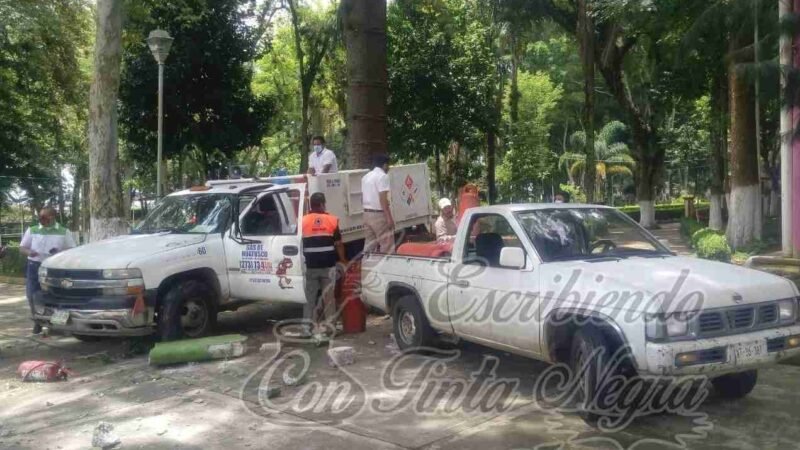 CAMIONETA DE GAS DE HUATUSCO TERMINA DENTRO DE LA ALAMEDA