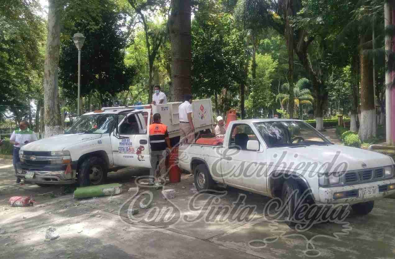CAMIONETA DE GAS DE HUATUSCO TERMINA DENTRO DE LA ALAMEDA