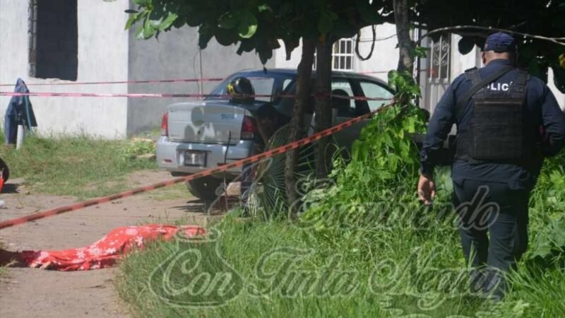 ADOLESCENTE MATA A PUÑALADAS A MUJER