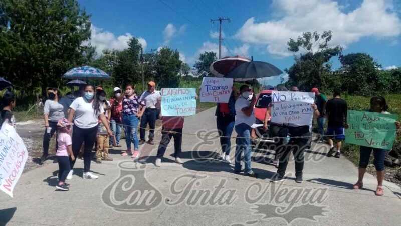PROTESTAN CONTRA SERAFÍN GONZÁLEZ POR OBRA PATITO