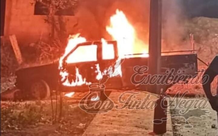 SE INCENDIA CAMIONETA EN IXHUATLÁN