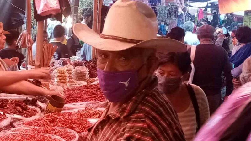 ZONA DE HUATUSCO, A UN PASO DEL SEMÁFORO ROJO