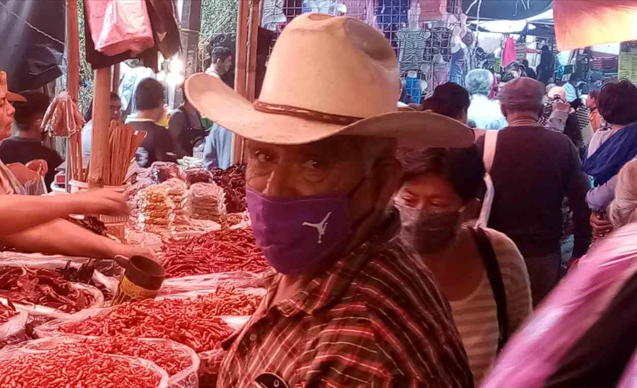 ZONA DE HUATUSCO, A UN PASO DEL SEMÁFORO ROJO