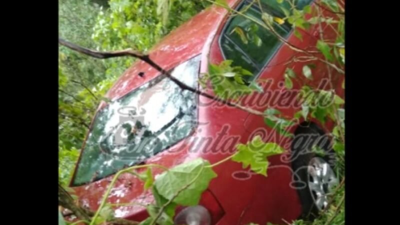 SE SALE BORA DE LA CARRETERA EN BARRANCA DEL JAMAPA