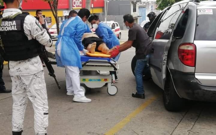 BALEAN A MECÁNICO; SE SALVA DE MILAGRO