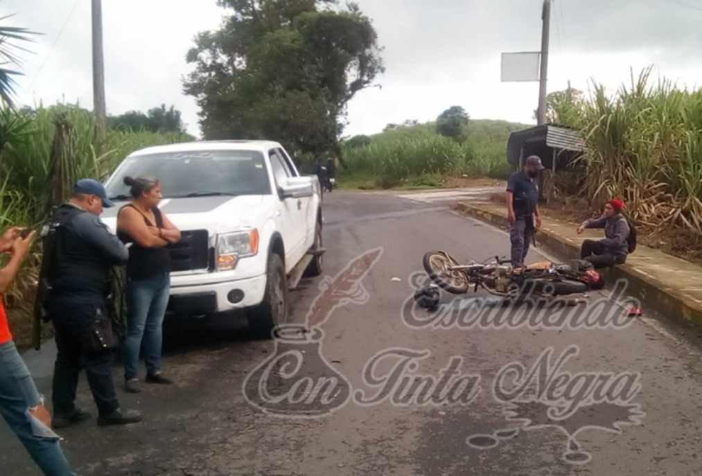 CHOCA MOTOCICLETA CONTRA FORD LOBO