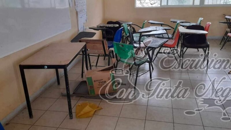 SAQUEAN ESCUELA EN ARBOLEDAS