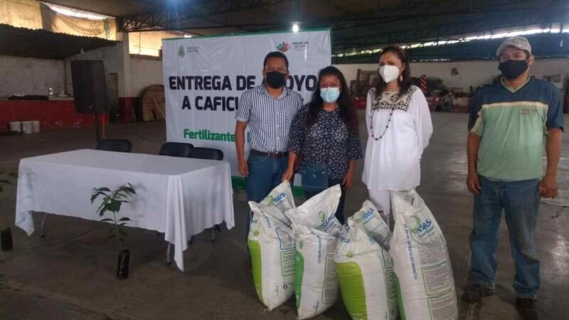 ENTREGAN FERTILIZANTE A CAFETICULTORES