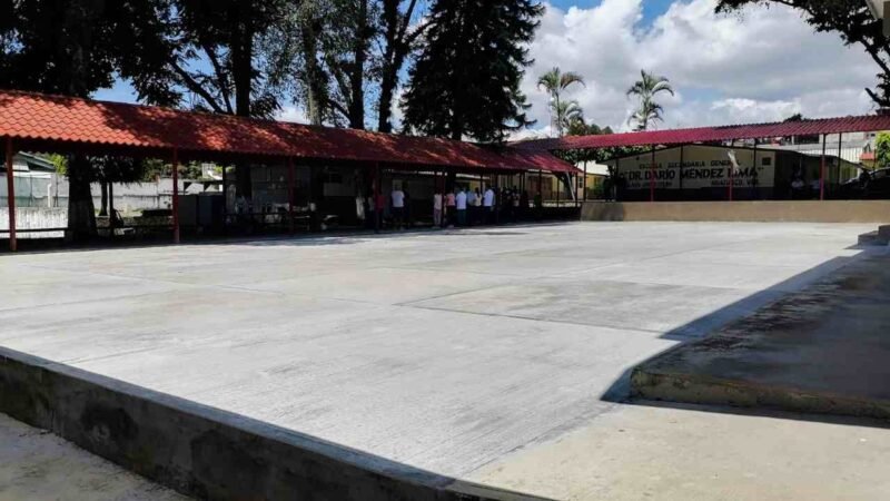 REHABILITAN CANCHA DE SECUNDARIA DOCTOR DARÍO MÉNDEZ LIMA