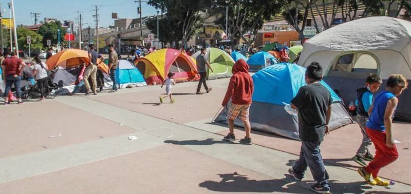 JUEZ ORDENA RESTAURAR PROGRAMA MIGRATORIO ‘PERMANEZCAN EN MÉXICO’