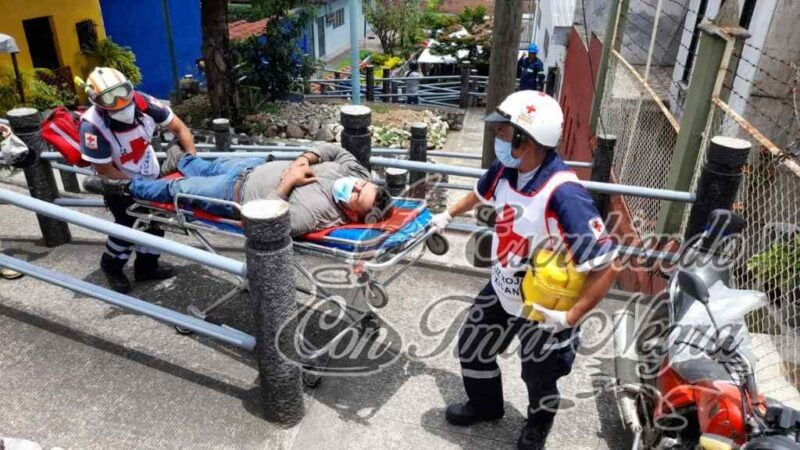 SE DESPLOMA TRABAJADOR DE ALUMBRADO PÚBLICO