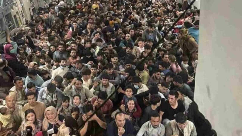 ESTADOS UNIDOS SACA A 6 MIL PERSONAS DE AFGANISTÁN