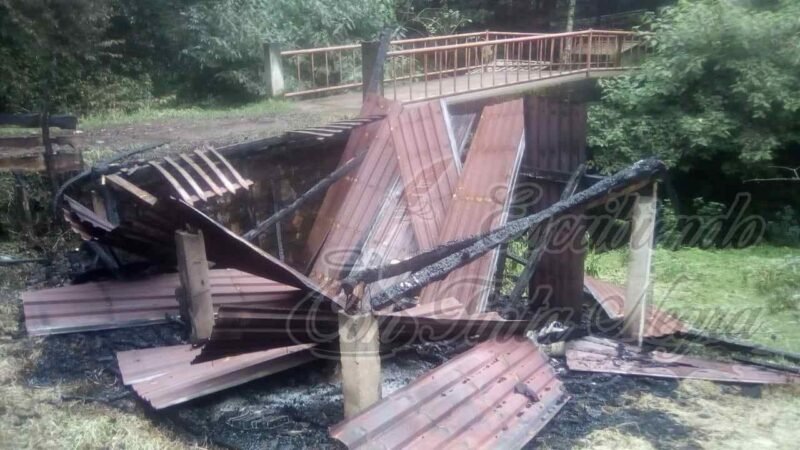 INCENDIAN COMEDOR EN AYAHUALULCO