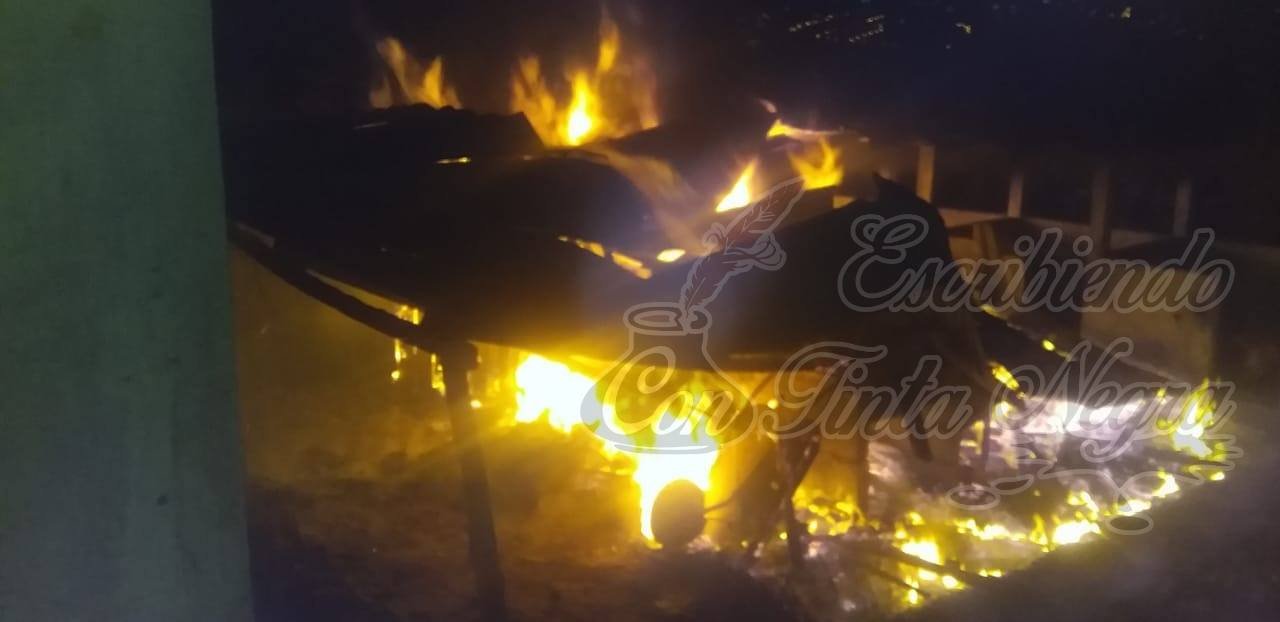 INCENDIO, A PUNTO DE ARRASAR CON VIVIENDA