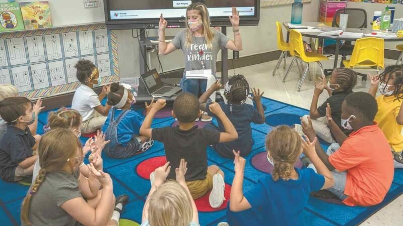 EN EU RETRASAN CLASES PRESENCIALES POR ALZA DE CONTAGIOS DE COVID
