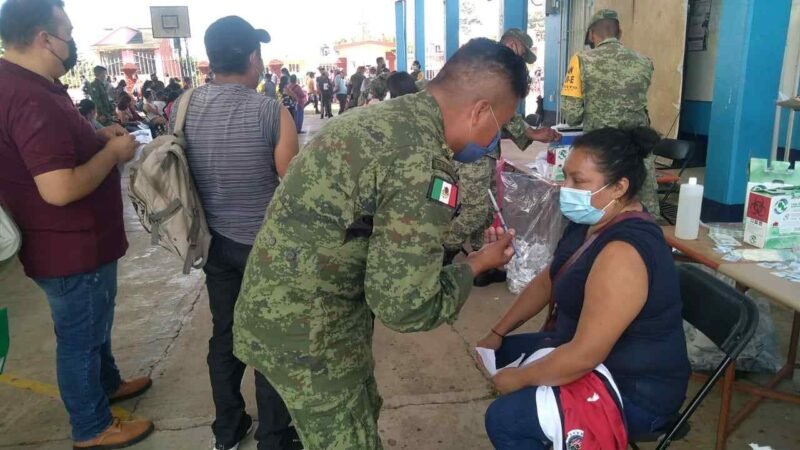 AMPLÍAN JORNADA DE VACUNACIÓN EN IXHUATLÁN