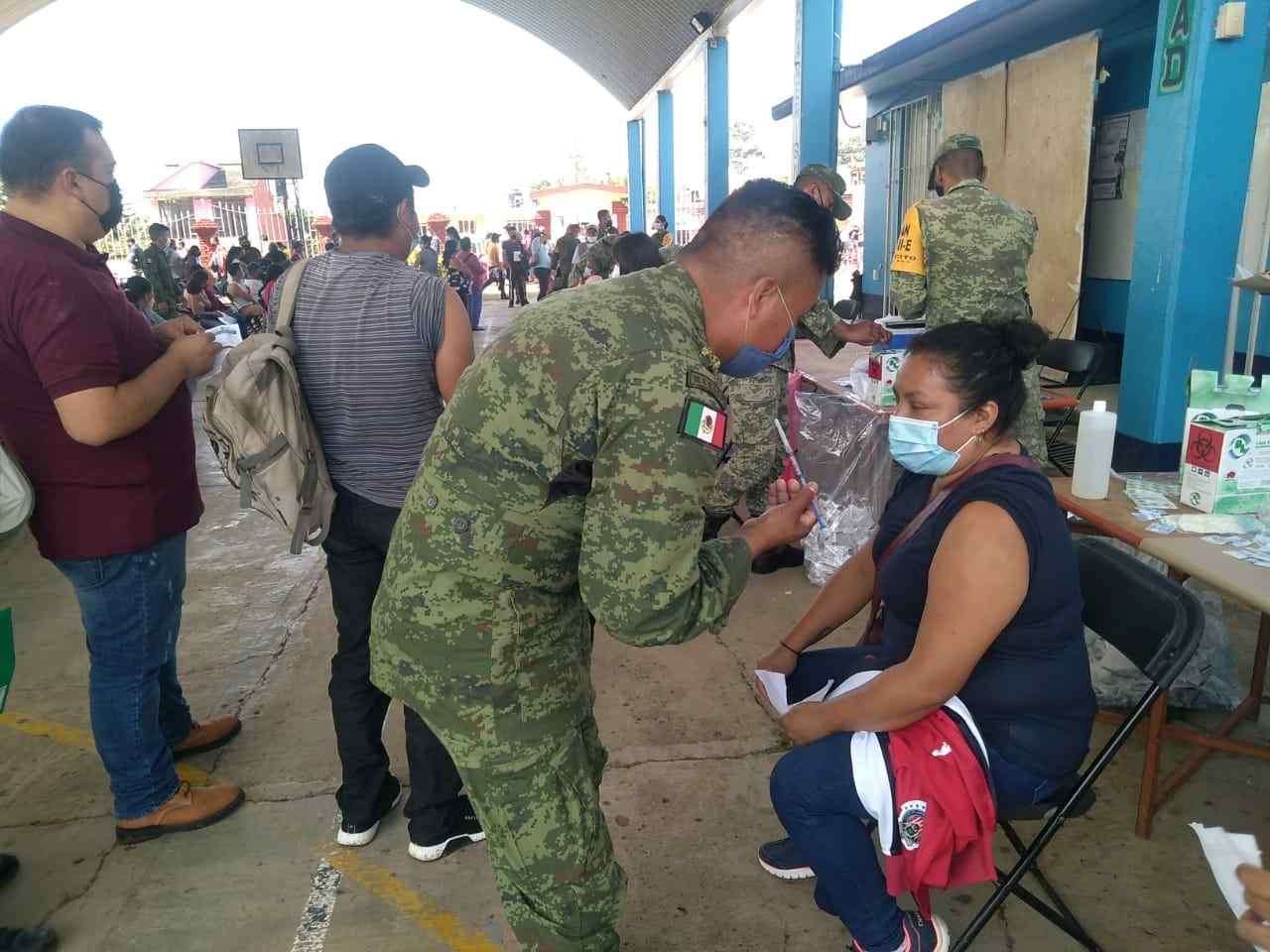 AMPLÍAN JORNADA DE VACUNACIÓN EN IXHUATLÁN