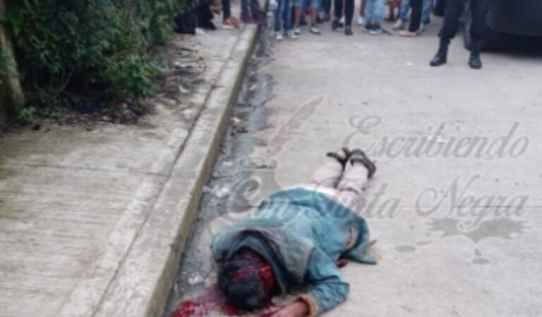 LO ASESINAN A MACHETAZOS
