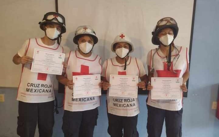 SE GRADUAN 4 TÉCNICOS EN URGENCIAS MÉDICAS DE CRUZ ROJA HUATUSCO