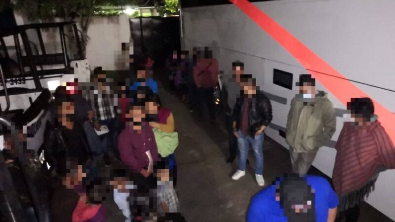 INTERVIENEN A 82 MIGRANTES