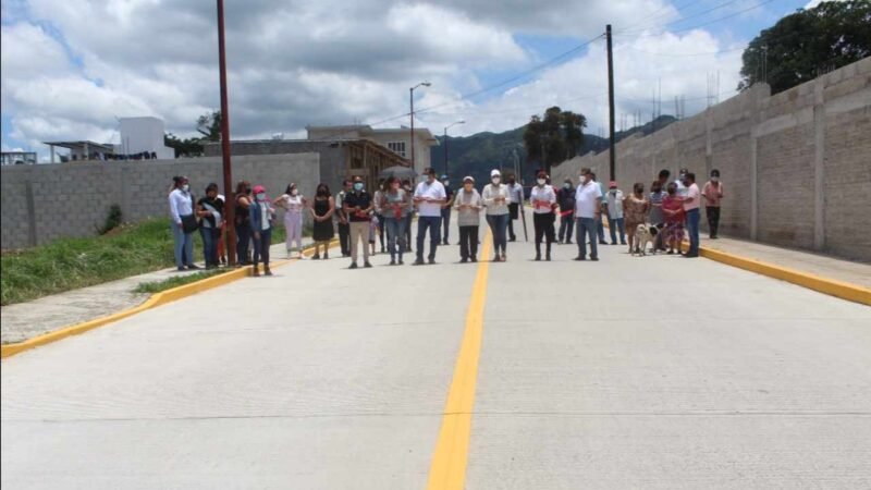 INAUGURA BALDINUCCI TEJEDA PAVIMENTACIÓN EN COLONIA AMPLIACIÓN
