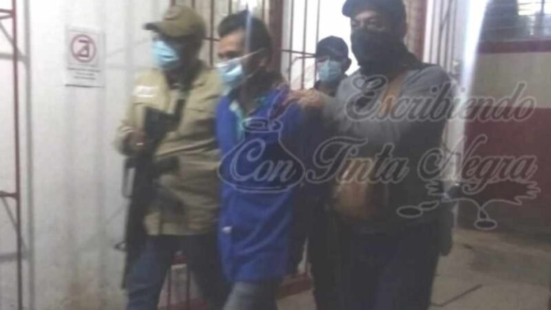 DEGOLLÓ A ANCIANA PARA ROBARLE; LO DETIENE LA MINISTERIAL