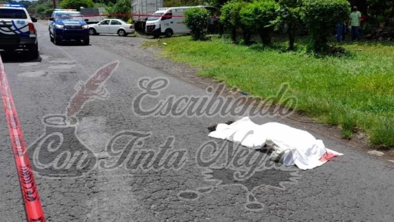 CAMIONETA ATROPELLA Y MATA A CAMPESINO