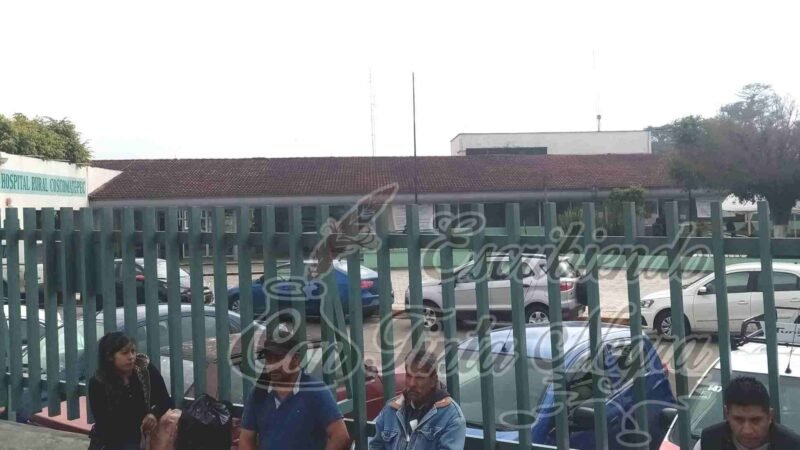 NACE BEBÉ EN BAÑOS DE HOSPITAL DE COSCO; DENUNCIAN NEGLIGENCIA