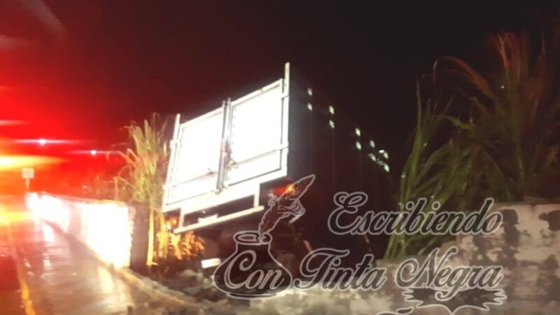 SE ESTRELLA CAMIONETA CONTRA BARDA