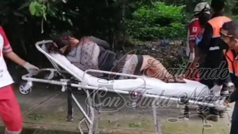 LAS LEVANTAN Y ABANDONAN FRENTE A LIENZO CHARRO