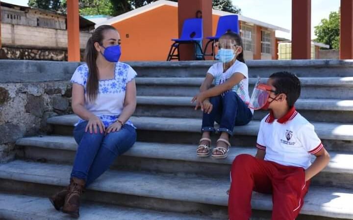 ENTREGA NORA LAGUNES ACCIONES EN TLACOTEPEC DE MEJÍA