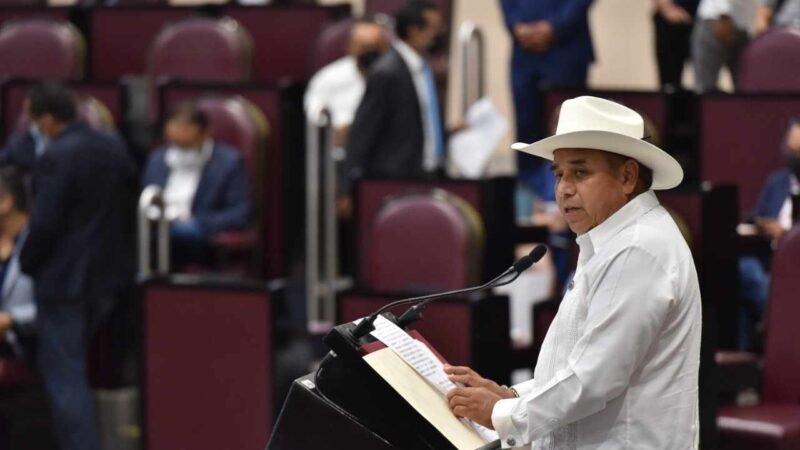 BUSCAN PROFESIONALIZAR POLICÍAS MUNICIPALES