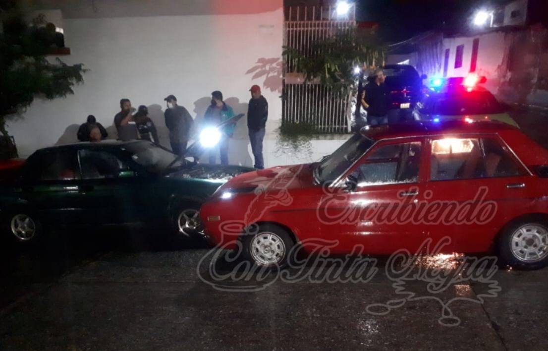CHOCA DATSUN AL CIRCULAR EN SENTIDO CONTRARIO