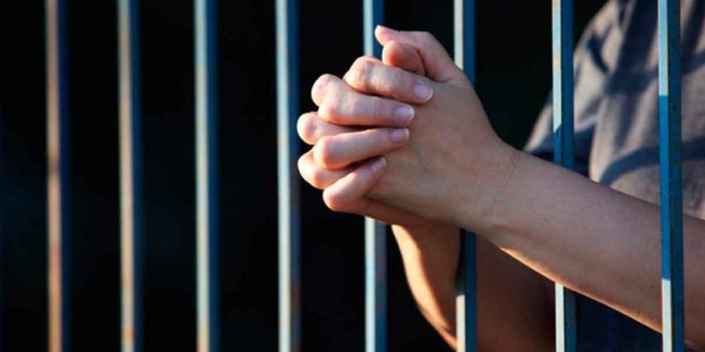 PUBLICAN DECRETO PARA LIBERAR A PRESOS SIN SENTENCIA Y TORTURADOS