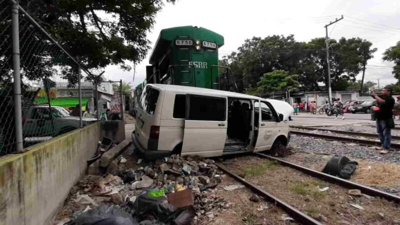 EMBISTE TREN A CARROZA