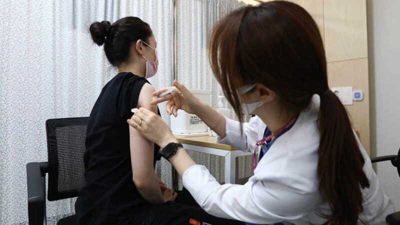 EU EXIGIRÁ LA VACUNA CONTRA COVID-19 PARA RESIDENCIA PERMANENTE