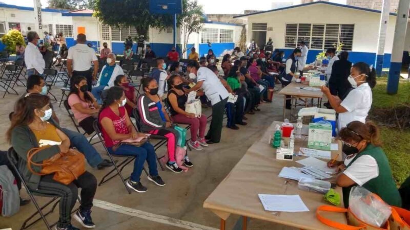 SUPERAN META DE VACUNACIÓN EN IXHUATLÁN